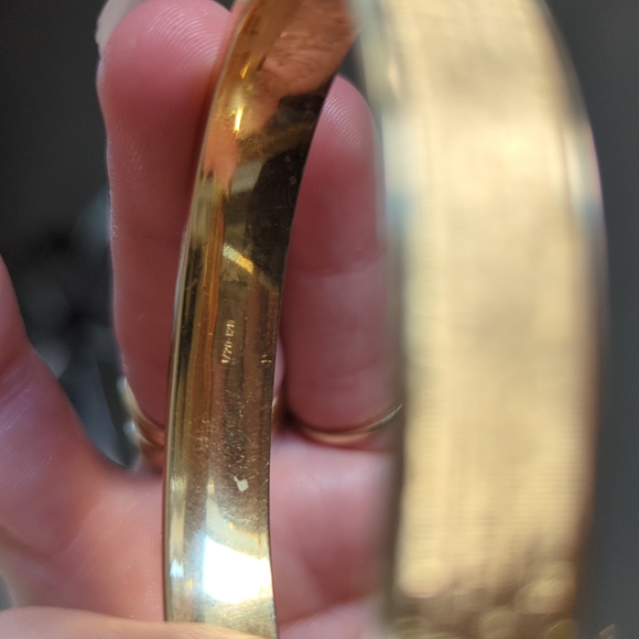 gold bangle - Picture 4 of 4